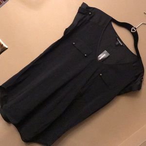 🎉REDUCED🎉NWT MISSING BUTTON Express Silky Shirt